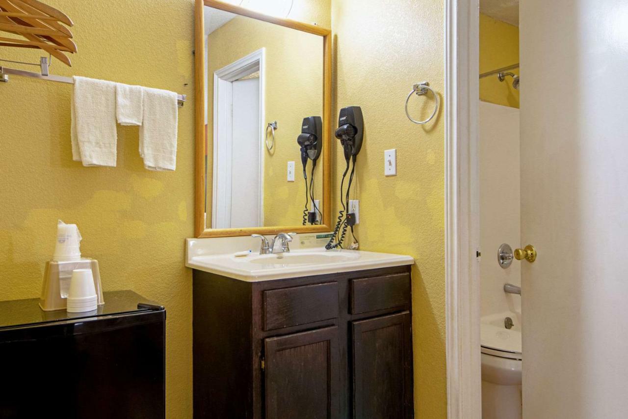 Economy Inn & Suites Denton Luaran gambar