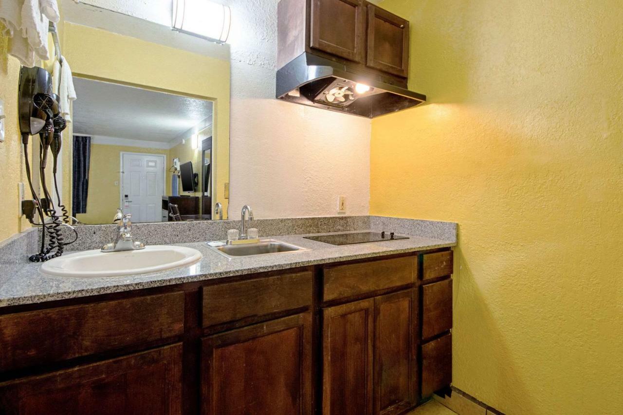 Economy Inn & Suites Denton Luaran gambar