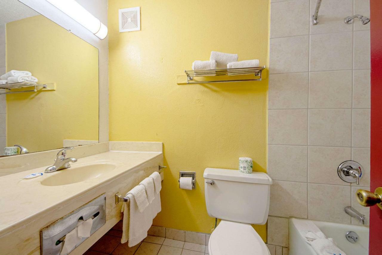 Economy Inn & Suites Denton Luaran gambar