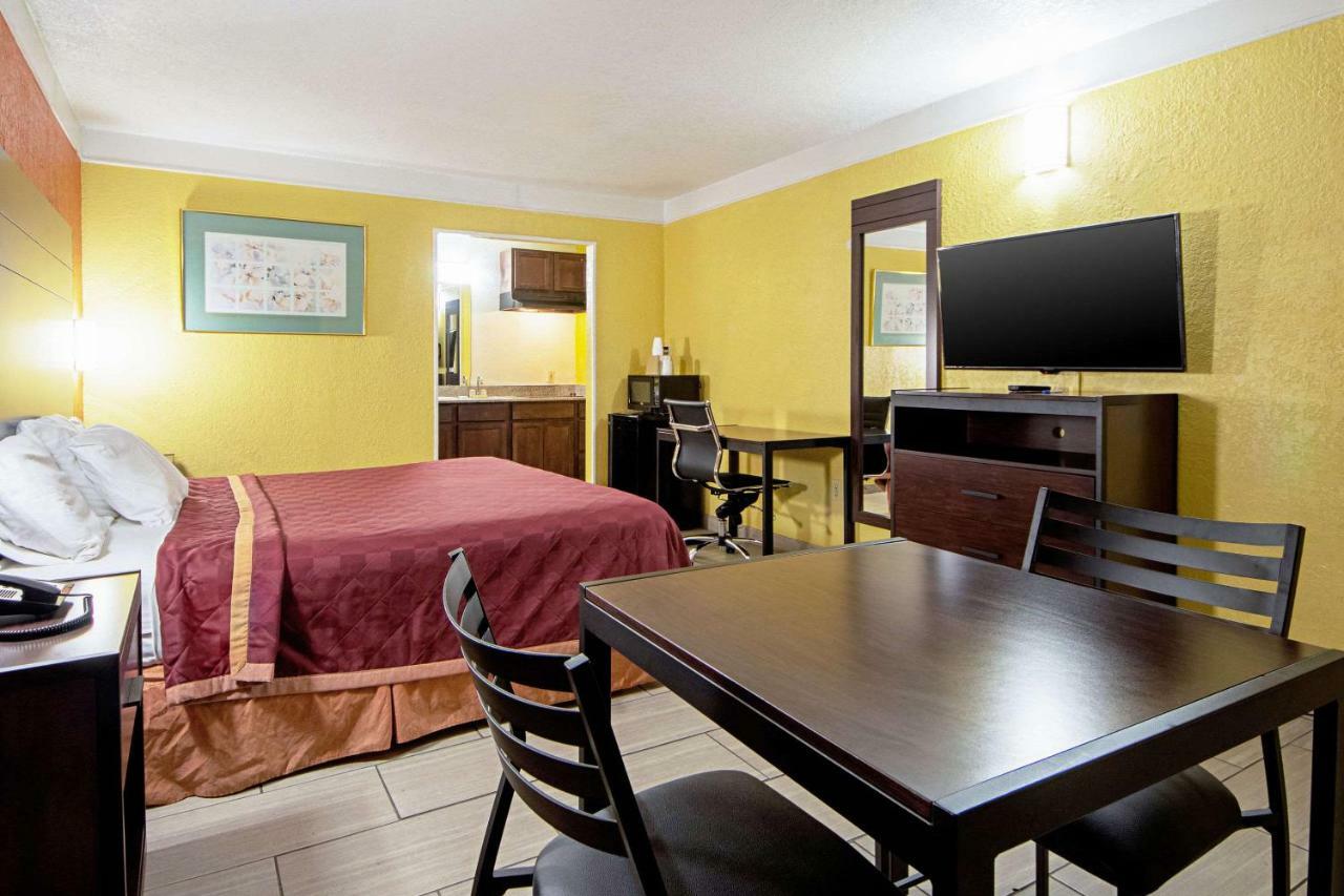 Economy Inn & Suites Denton Luaran gambar