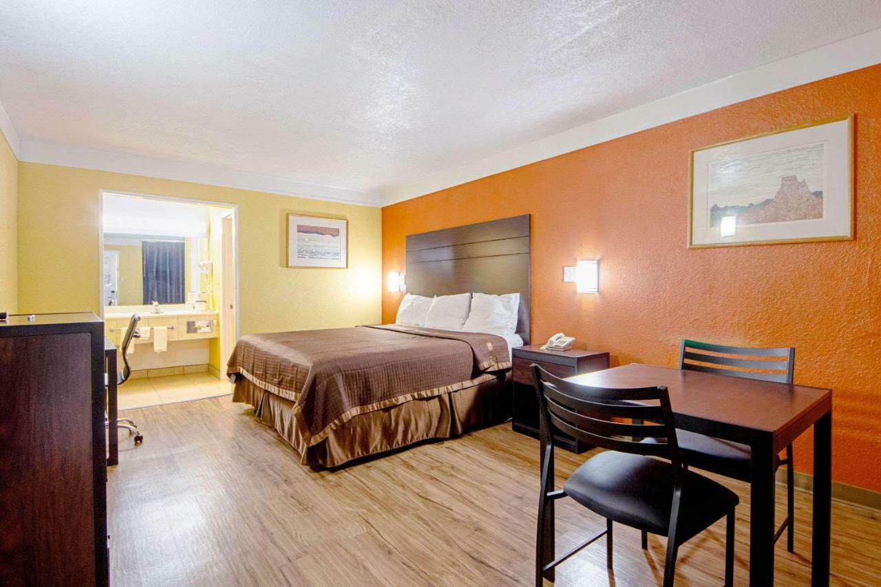 Economy Inn & Suites Denton Luaran gambar