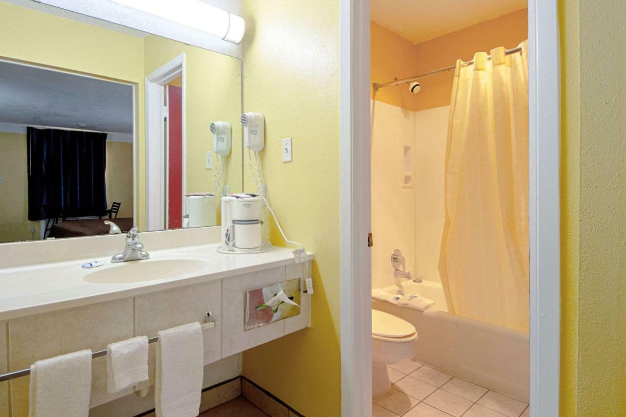 Economy Inn & Suites Denton Luaran gambar