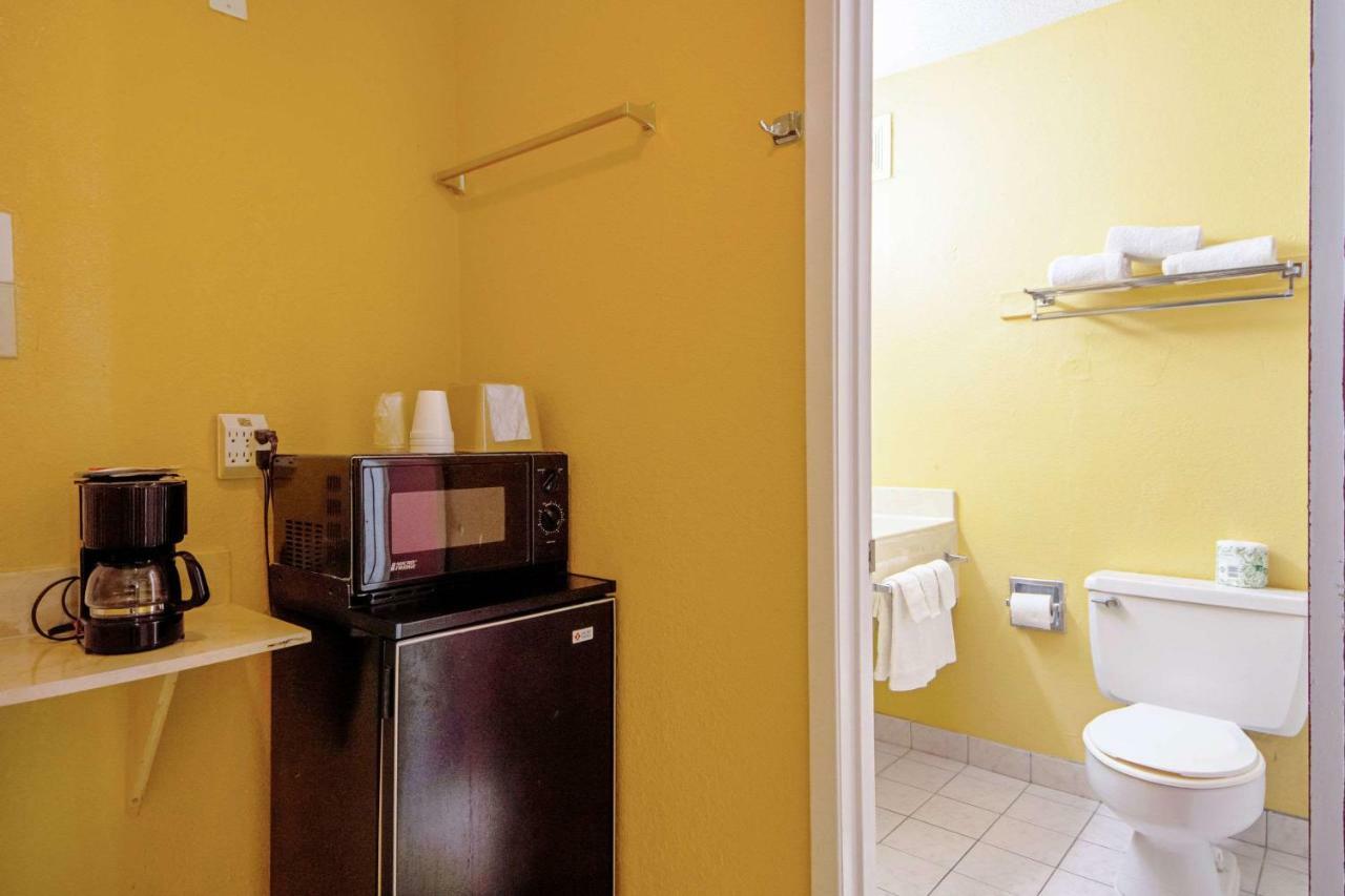 Economy Inn & Suites Denton Luaran gambar