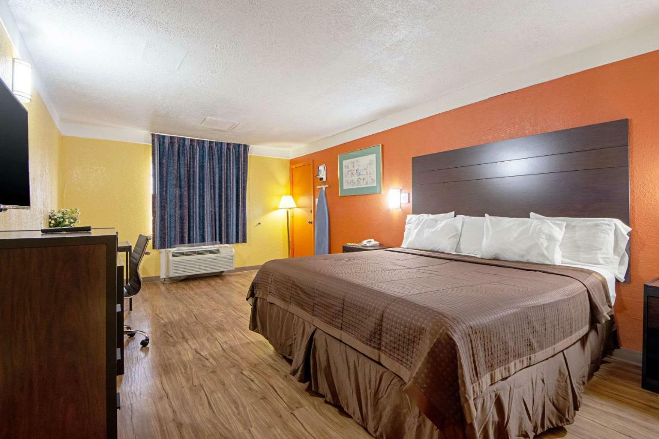 Economy Inn & Suites Denton Luaran gambar