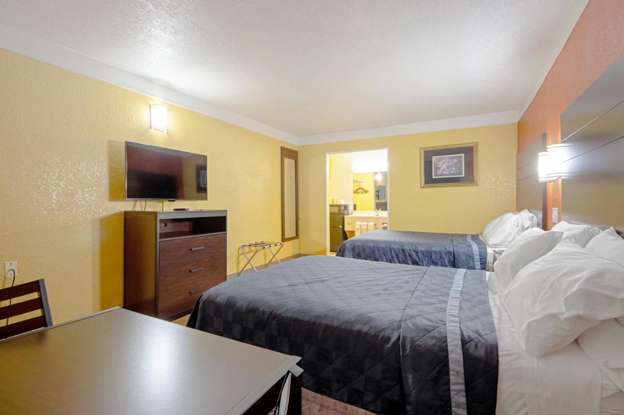 Economy Inn & Suites Denton Luaran gambar
